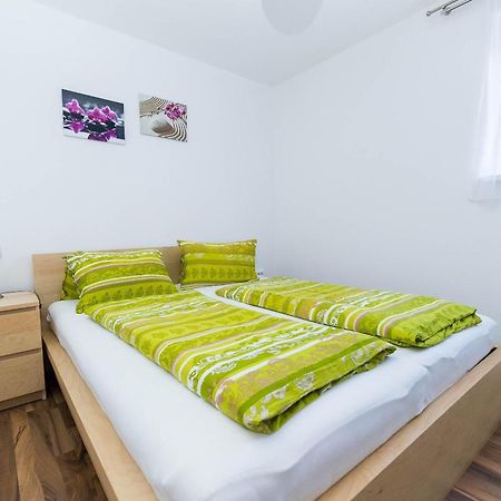 Moderne Souterrainwohnung Цриквеница Экстерьер фото
