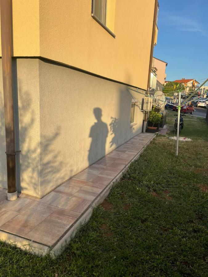 Moderne Souterrainwohnung Цриквеница Экстерьер фото