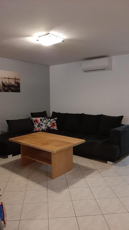 Moderne Souterrainwohnung Цриквеница Экстерьер фото