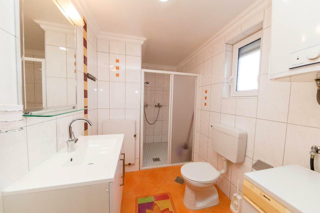 Moderne Souterrainwohnung Цриквеница Экстерьер фото