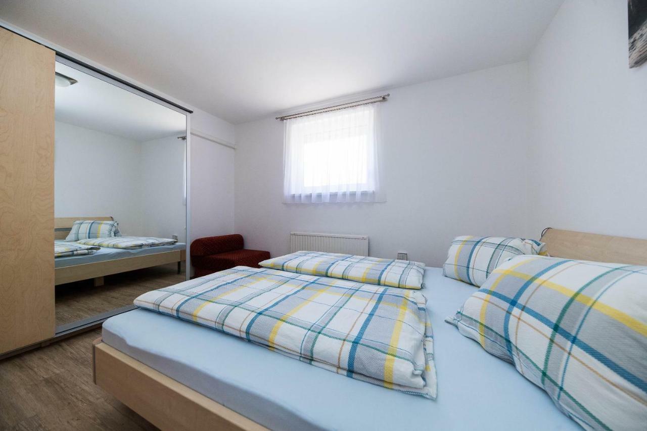Moderne Souterrainwohnung Цриквеница Экстерьер фото