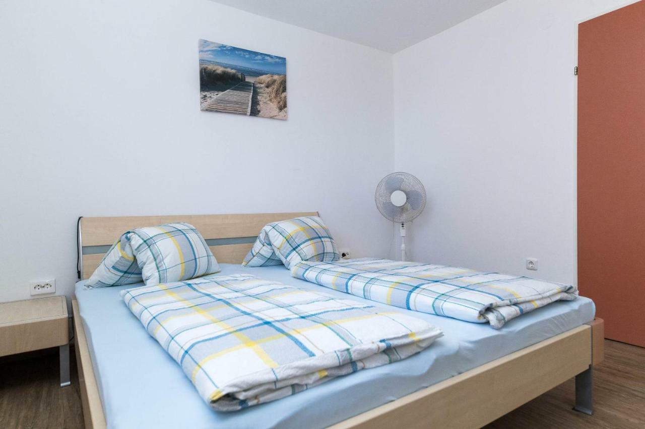 Moderne Souterrainwohnung Цриквеница Экстерьер фото