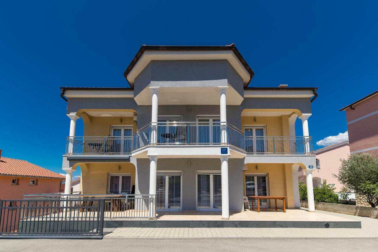 Moderne Souterrainwohnung Цриквеница Экстерьер фото