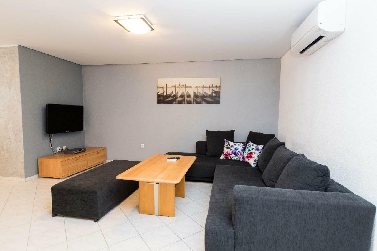 Moderne Souterrainwohnung Цриквеница Экстерьер фото